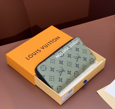 Louis Vuitton (Zippy)