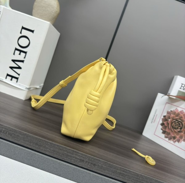 Loewe(Flamenco Purse)