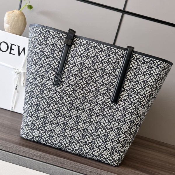 Loewe(Tote)