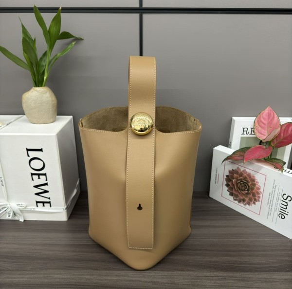 Loewe(Pebble Bucket)