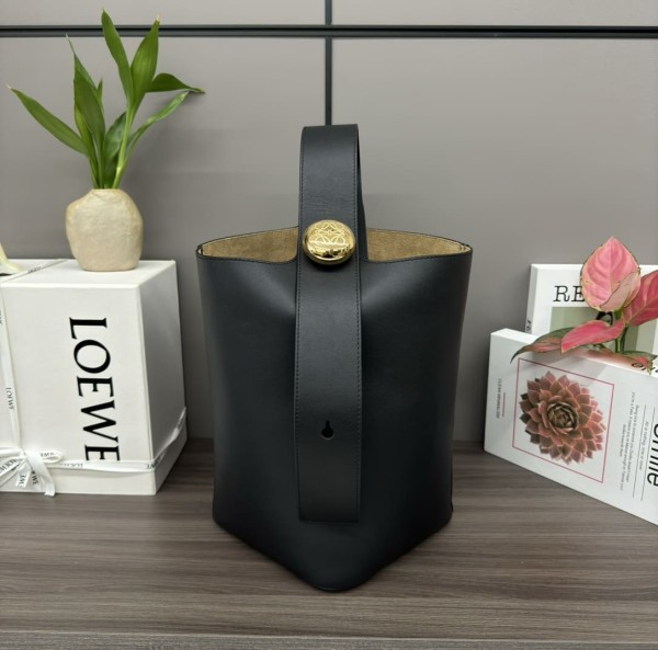 Loewe(Pebble Bucket)