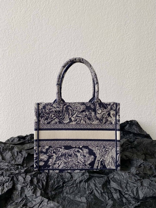 Dior(Book)