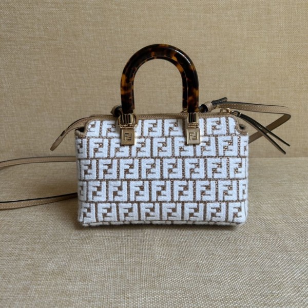 Fendi(By the way)