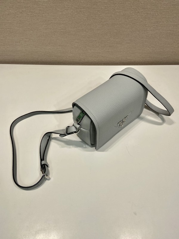 Prada(1BD332)