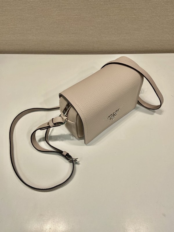 Prada(1BD332)