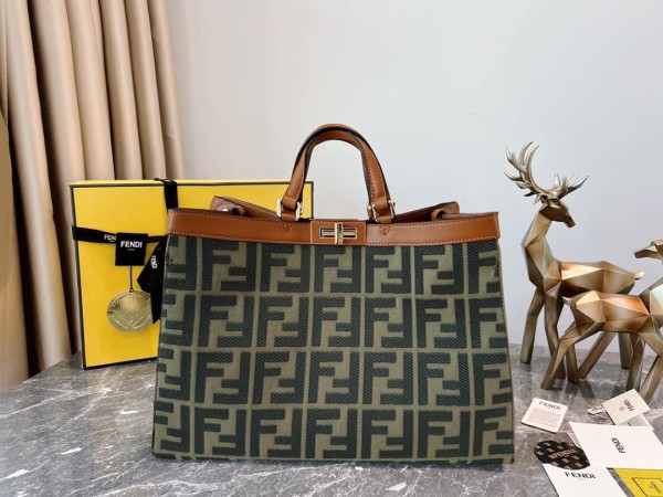 Fendi(Peekaboo)