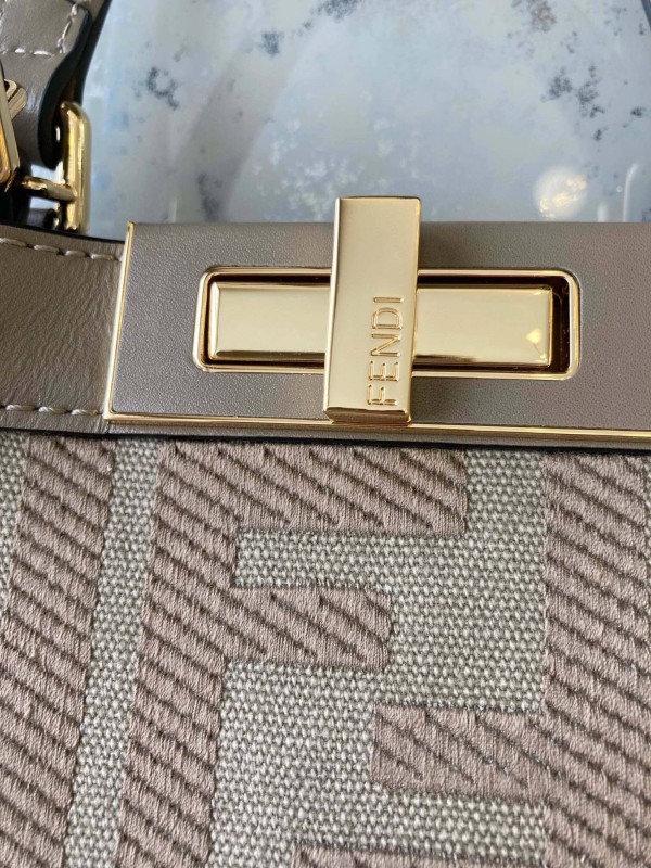 Fendi(Peekaboo)