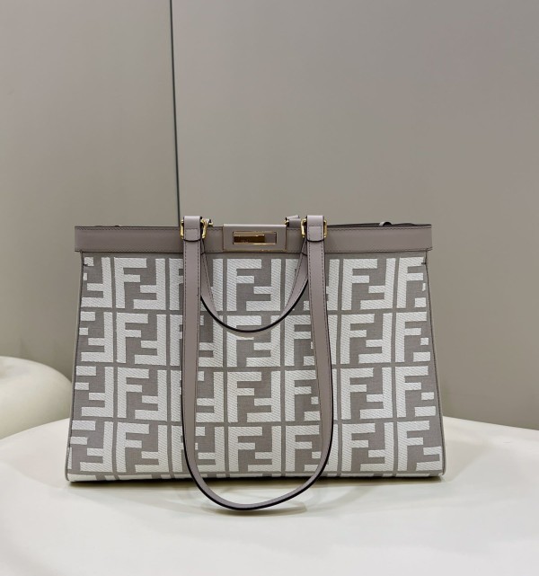 Fendi(Peekaboo)
