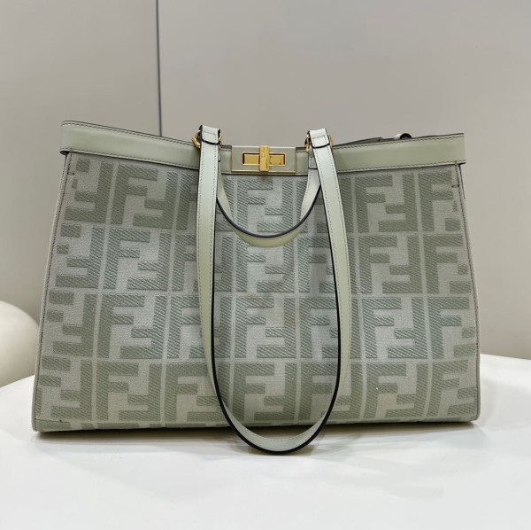 Fendi(Peekaboo)