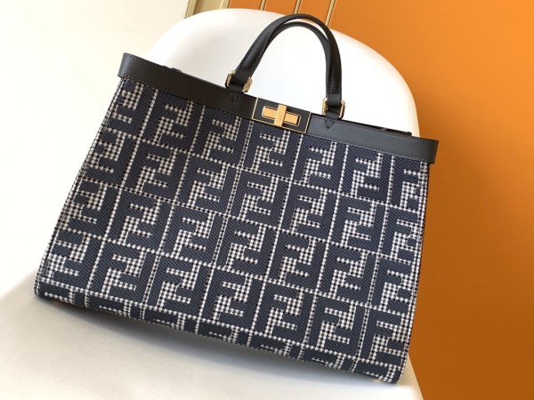 Fendi(Peekaboo)