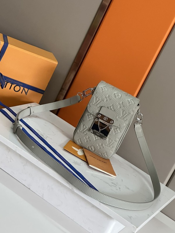 Louis Vuitton(S-Lock)