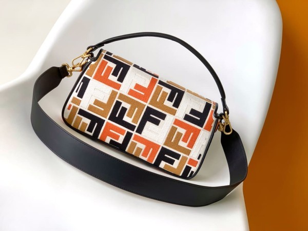 Fendi(BAGUETTE)