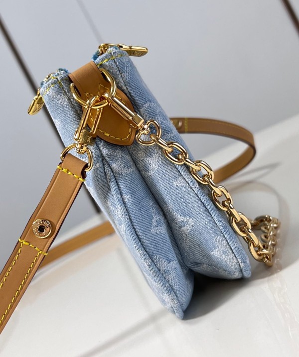Louis Vuitton(Liv Pochette)