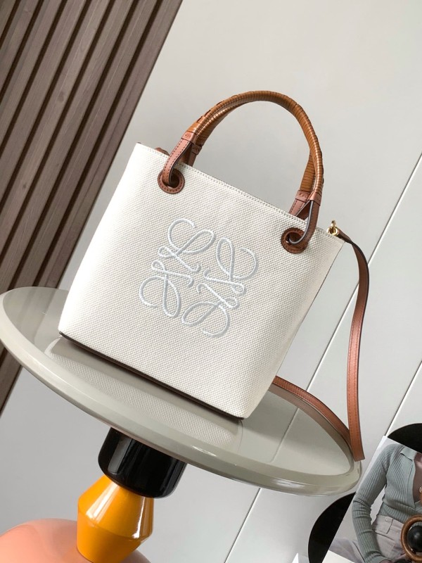 Loewe(Anagram Tote)