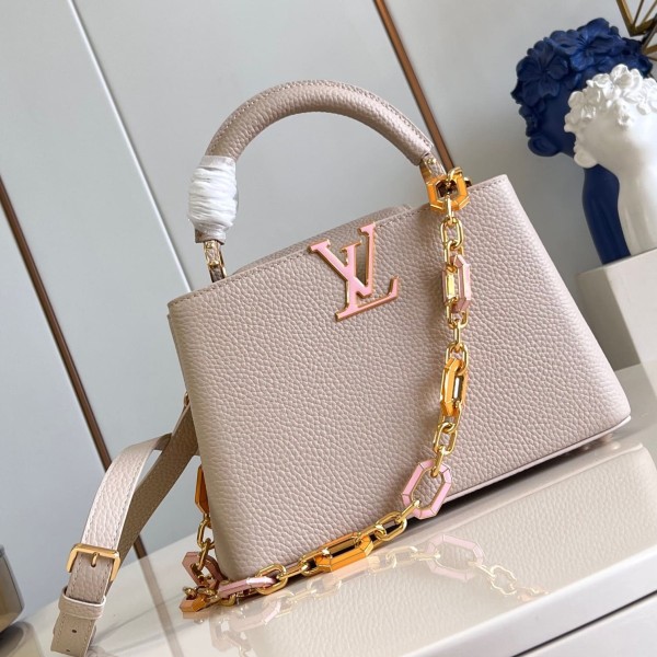 Louis Vuitton(Capucines BB)