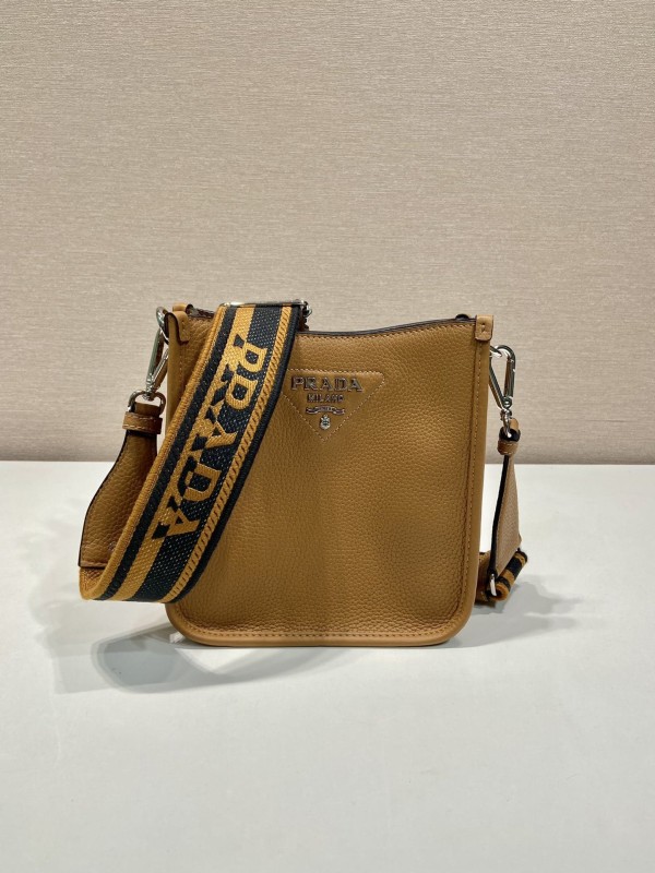 Prada(1BH191/tote)