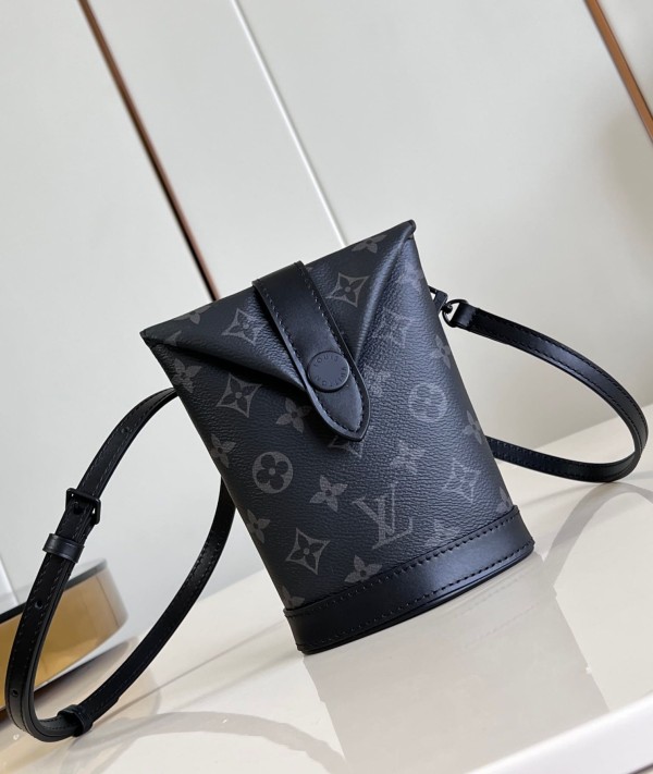 Louis Vuitton(Envelope Pouch)