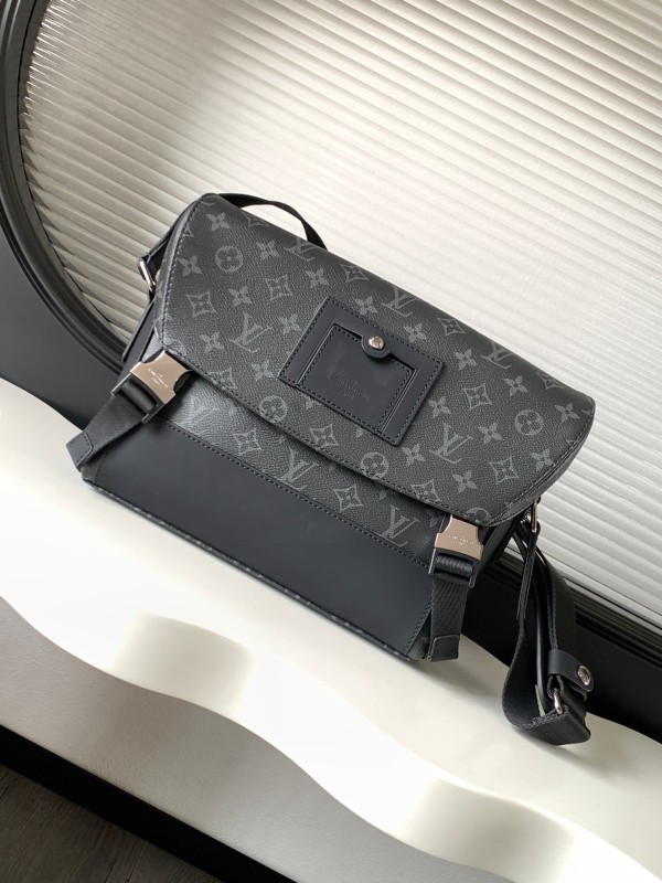 Louis Vuitton(Messenger MM Voyager)