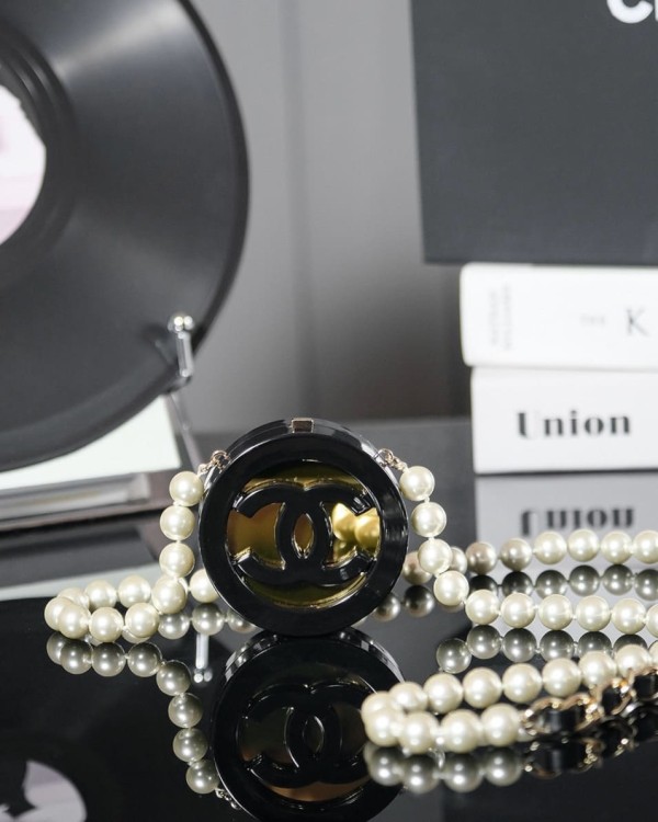 Chanel(24b)